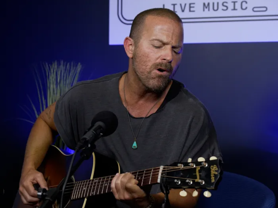 90299861007-kip-moore-04